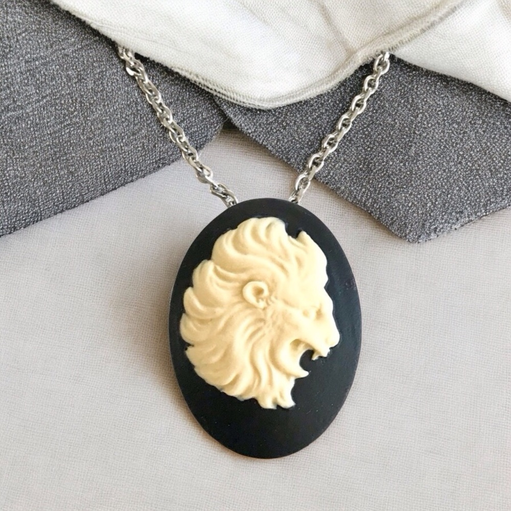 🆕 3D Leo Pendant Necklace Wood/Stainless Steel